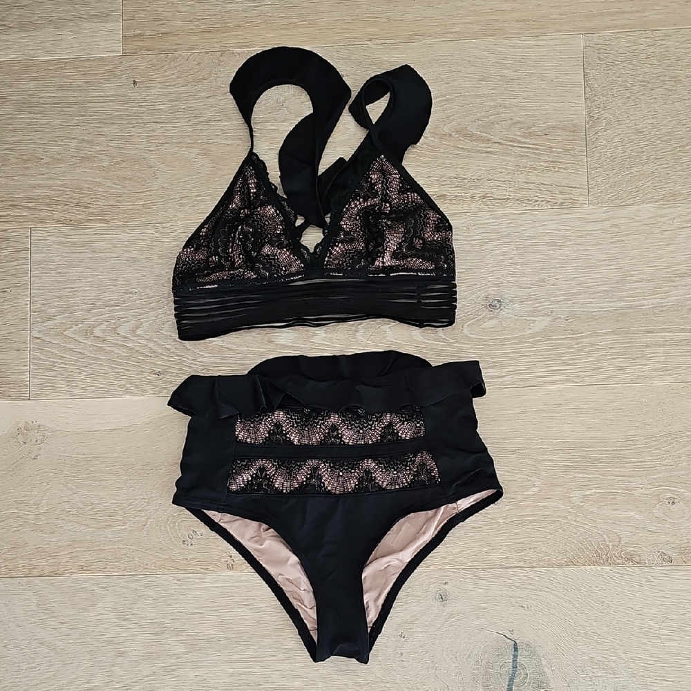 NWOT Gianni Bini Black and Pink Lace Bikini Set